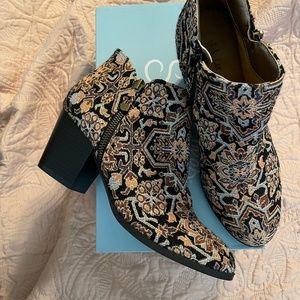Never worn Style n Company Brocade Bootie 7.5
